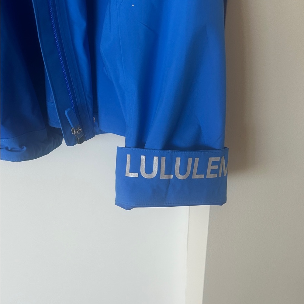 EUC lululemon athletica Vibrant Blue Lightweight Hooded Utility Jacket - Picture 2 of 5